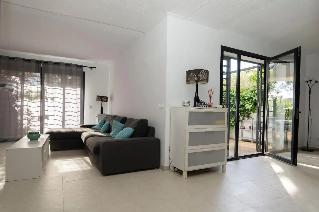 Sotogrande Spacious Duplex With Garden ספרד